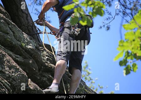 Scalatori sportivi nel Palatinato meridionale. Il Palatinato meridionale è una delle zone di arrampicata più popolari in Germania Foto Stock