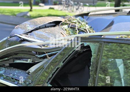 Immagine simbolo: Nuova auto con perdita totale dopo tempesta Foto Stock