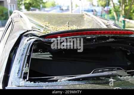 Immagine simbolo: Nuova auto con perdita totale dopo tempesta Foto Stock