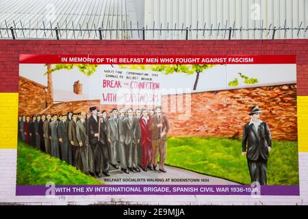 Regno Unito e Irlanda del Nord, Belfast, Falls Road, International parete murales politici Foto Stock