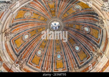 LISBONA, PORTOGALLO, 1 GIUGNO 2019: Interno della basilica da estrela a Lisbona, Portogallo Foto Stock