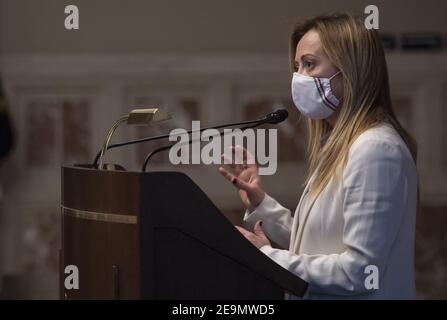 Roma, Italia. 05 febbraio 2021. Roma, Delegazione dei Fratelli d'Italia al termine dell'incontro con Mario Draghi, ha raffigurato: Giorgia Meloni Credit: Agenzia fotografica indipendente/Alamy Live News Foto Stock