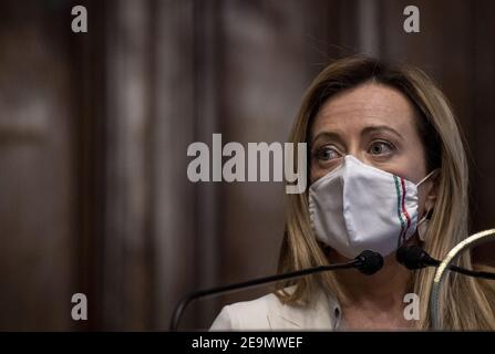 Roma, Italia. 05 febbraio 2021. Roma, Delegazione dei Fratelli d'Italia al termine dell'incontro con Mario Draghi, ha raffigurato: Giorgia Meloni Credit: Agenzia fotografica indipendente/Alamy Live News Foto Stock