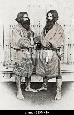 Foto della fine del XIX secolo - due uomini Ainu, Giappone Foto Stock