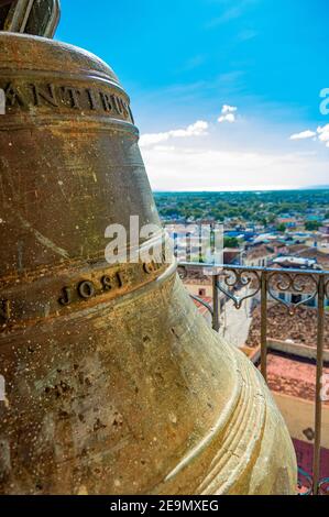 Una vista della città dal campanile di Iglesia y Convento de San Francisco a Trinidad, Sancti Spíritus, Cuba Foto Stock