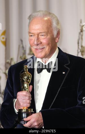 **FILE FOTO** Christopher Plummer è scomparso. Christopher Plummer nella sala stampa dell'84th Academy Awards all'Hollywood and Highland Center di Hollywood, California. 26 febbraio 2012. Credito: Mpi26/MediaPunch Foto Stock