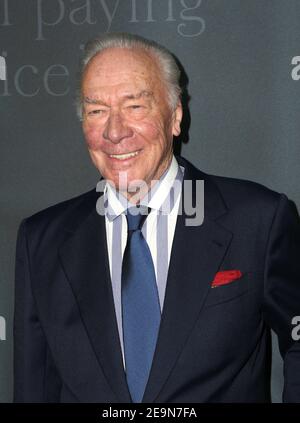 **FILE FOTO** Christopher Plummer è scomparso. BEVERLY HILLS, CA - DICEMBRE 18: Christopher Plummer, alla prima di Sony Pictures Entertainment 'All the Money in the World' al Samuel Goldwyn Theatre, a Beverly Hills, California, il 18 dicembre 2017. Credito: Faye Sadou/MediaPunch Foto Stock