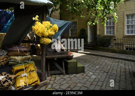 Parte del set per le riprese della serie Bridgerton in The Abbey Green a Bath il 25 settembre 2019. Somerset. REGNO UNITO Foto Stock