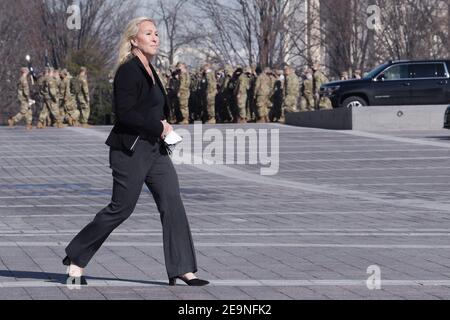 Washington, Distretto di Columbia, Stati Uniti. 5 Feb 2021. Il rappresentante AMERICANO MARJORIE TAYLOR GREENE(R-GA) arriva oggi per tenere una conferenza stampa sul voto della Camera in merito al suo incarico di Comitato. Credit: Lenin Nolly/ZUMA Wire/Alamy Live News Foto Stock