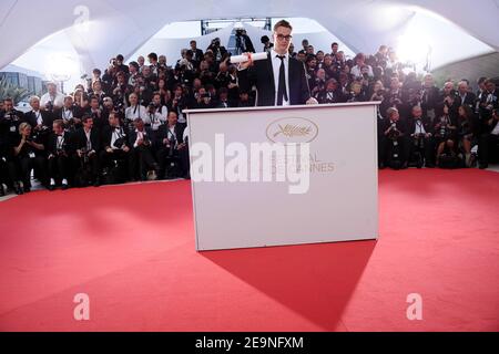 Il regista Nicolas Wiring Refn vince il premio come miglior regista per il suo film "Drive" durante i vincitori Photocall del 64° Festival Internazionale del Cinema di Cannes, al Palais des Festivals di Cannes, Francia meridionale, il 22 maggio 2011. Foto di Hahn-Nebinger-Genin/ABACAPRESS.COM Foto Stock