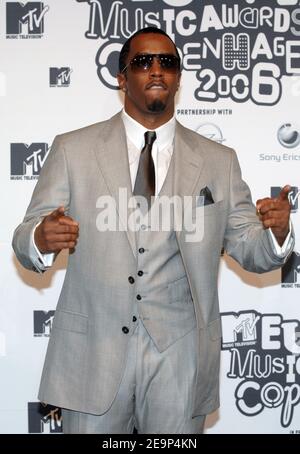 Sean 'P. Diddy' Combs mette in posa per le immagini nella sala stampa dei 2006 MTV Europe Awards, che si sono tenuti al Bella Center di Copenhagen, Danimarca, il 2 novembre 2006. Foto di Nicolas Khayat/ABACAPRESS.COM Foto Stock