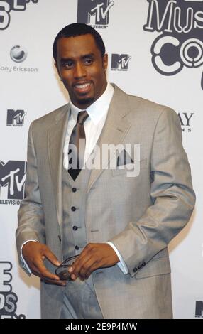 Sean 'P. Diddy' Combs mette in posa per le immagini nella sala stampa dei 2006 MTV Europe Awards, che si sono tenuti al Bella Center di Copenhagen, Danimarca, il 2 novembre 2006. Foto di Nicolas Khayat/ABACAPRESS.COM Foto Stock