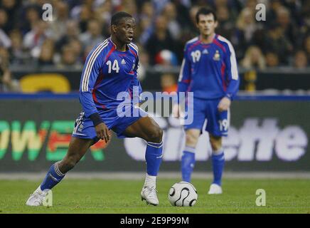 Il francese Louis Saha in azione durante l'International friendly Match, Francia contro Grecia allo Stade de France, a Parigi, Francia il 15 novembre 2006. La Francia ha vinto 1-0. Foto di Christian Liegi/ABACAPRESS.COM Foto Stock