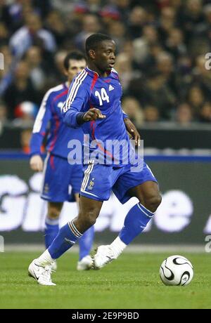 Il francese Louis Saha in azione durante l'International friendly Match, Francia contro Grecia allo Stade de France, a Parigi, Francia il 15 novembre 2006. La Francia ha vinto 1-0. Foto di Christian Liegi/ABACAPRESS.COM. Foto Stock