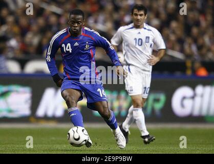 Il francese Louis Saha in azione durante l'International friendly Match, Francia contro Grecia allo Stade de France, a Parigi, Francia il 15 novembre 2006. La Francia ha vinto 1-0. Foto di Christian Liegi/ABACAPRESS.COM. Foto Stock