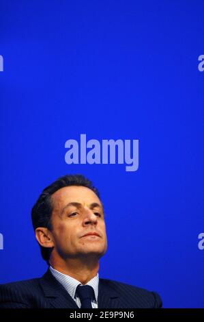 Ministro degli interni e capo del partito conservatore al governo UMP Nicolas Sarkozy partecipa al Consiglio nazionale del partito a Parigi, Francia, il 16 novembre 2006. Foto di Nicolas Gouhier/ABACAPRESS.COM Foto Stock