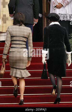 La principessa Caroline di Hannover e la principessa Stephanie di Monaco arrivano alla cattedrale di Monaco il 19 novembre 2006, per una messa nell'ambito delle celebrazioni della Giornata Nazionale. Foto di Nebinger-Orban/ABACAPRESS.COM Foto Stock