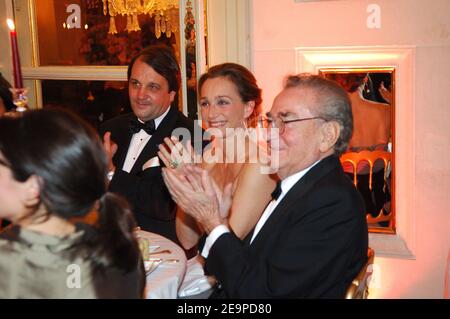 ESCLUSIVO. NESSUN TABLOID. L'attrice inglese Kristin Scott Thomas durante il 16° ballo annuale dei Crillon di Parigi (le Bal Des Debutantes) il 25 novembre 2006, tenuto all'Hotel de Crillon di Parigi, Francia. Questo evento è il debugs di alta società per 23 ragazze ben sopportate. Foto di Guibbaud-Nebinger-Orban/ABACAPRESS.COM credito obbligatorio : adler Jeweler, make-up di MAC, hairstyle di Alexandre de Paris, Hotel de Crillon Foto Stock