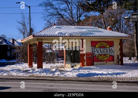 L'ex distributore di benzina al 60 Main Street a Ottawa, ora lasciato vuoto Foto Stock