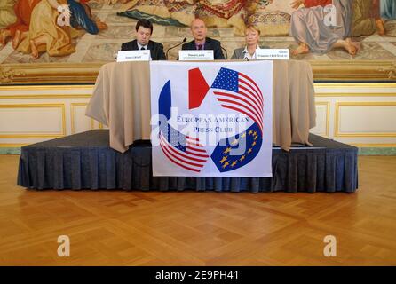 Il direttore generale francese dell'OMC Pascal Lamy parla durante una conferenza stampa tenutasi il 06 dicembre 2006 presso il "Cercle de l'Union Inter alliee" di Parigi. La conferenza stampa è stata curata dall'European American About Club "come lasciare il ciclo Doha dell'attuale vicolo cieco". Foto di Christophe Guibbaud/ABACAPRESS.COM Foto Stock