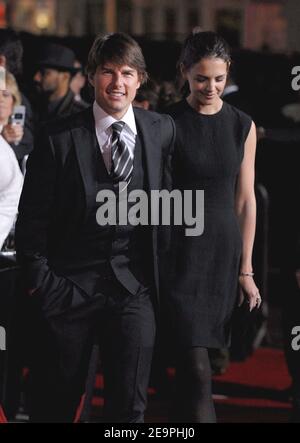 Tom Cruise e Katie Holmes partecipano alla prima "The Pursuit of Happyness" di Columbia Pictures a Los Angeles, California, USA il 7 dicembre 2006. Foto di Lionel Hahn/ABACAPRESS.COM Foto Stock