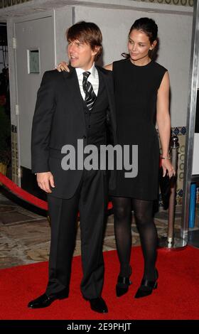 Tom Cruise e Katie Holmes partecipano alla prima di Columbia Pictures 'The Pursuit of Happyness' a Westwood. Los Angeles, 7 dicembre 2006. Foto di Lionel Hahn/ABACAPRESS.COM Foto Stock