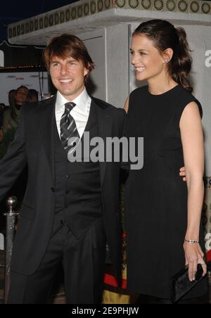 Tom Cruise e Katie Holmes partecipano alla prima di Columbia Pictures 'The Pursuit of Happyness' a Westwood. Los Angeles, 7 dicembre 2006. Foto di Lionel Hahn/ABACAPRESS.COM Foto Stock