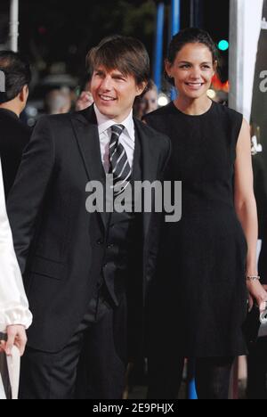 Tom Cruise e Katie Holmes partecipano alla prima di Columbia Pictures 'The Pursuit of Happyness' a Westwood. Los Angeles, 7 dicembre 2006. Foto di Lionel Hahn/ABACAPRESS.COM Foto Stock