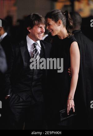 Tom Cruise e Katie Holmes partecipano alla prima di Columbia Pictures 'The Pursuit of Happyness' a Westwood. Los Angeles, 7 dicembre 2006. Foto di Lionel Hahn/ABACAPRESS.COM Foto Stock