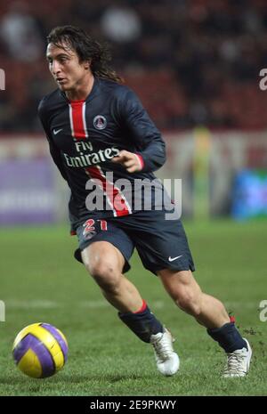 Cristian Rodriguez della PSG in azione durante la partita di calcio della Coppa UEFA Parigi Saint-Germain contro Panathinaikos al Parc des Princes di Parigi, Francia, il 13 dicembre 2006. PSG ha vinto 4-0. Foto di Mehdi Taamallah/Cameleon/ABACAPRESS.COM Foto Stock