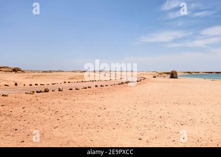 Mar Rosso deserto paesaggio costa Ras Muhammad Parco Nazionale. Città di Sharm El Sheikh, penisola del Sinai. Famoso viaggio destionation nel deserto Egitto. Foto Stock