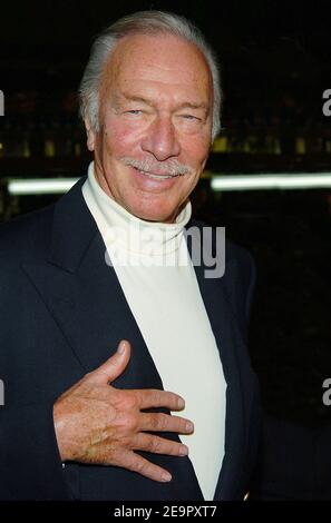 6 Feb 2021. FILE: Christopher Plummer Dies all'indirizzo 91. Los Angeles, Stati Uniti. 17 Nov 2004. 16-PlummerChristopher083 Credit: Tsuni/USA/Alamy Live News Foto Stock