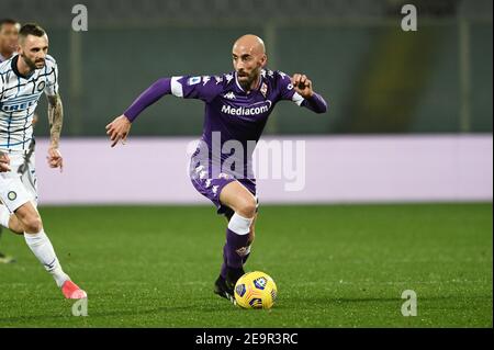 Firenze, Italia. 5 Feb 2021. Firenze, Italia, Stadio Artemio Franchi, 05 febbraio 2021, Borja Valero di ACF Fiorentina in azione durante ACF Fiorentina vs FC Internazionale - Calcio italiano Serie A match Credit: Matteo Papini/LPS/ZUMA Wire/Alamy Live News Foto Stock