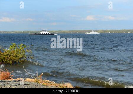 Traghetti sul lago Champlain vicino Cumberland Head nella città di Plattsburgh, Upstate New York NY, USA. Foto Stock