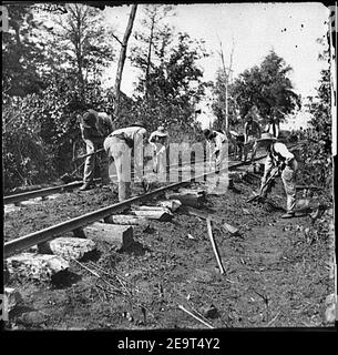 Murfreesboro, Tennessee, vicinanze. Gli uomini la riparazione single-via ferrovia dopo la battaglia di pietra di fiume Foto Stock