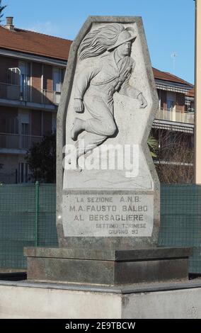 SETTIMO TORINESE, ITALIA - CIRCA GENNAIO 2021: Monumento a Bersagliere Foto Stock