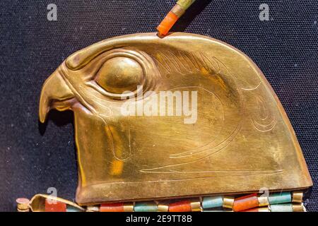 Egitto, Cairo, Museo Egizio, dalla tomba di Neferuptah, figlia di Amenemhat 3, Hawara: Ampio collare chiamato Usekh, con teste di falco. Foto Stock