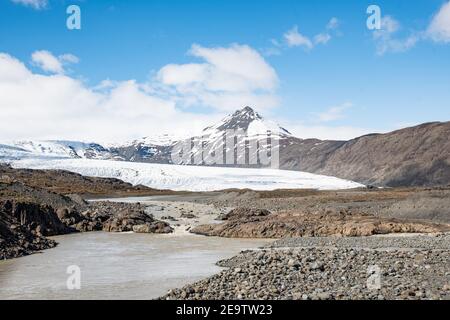 Fiume Kolgrima e ghiacciaio Skalafellsjokull nel sud Islanda Foto Stock