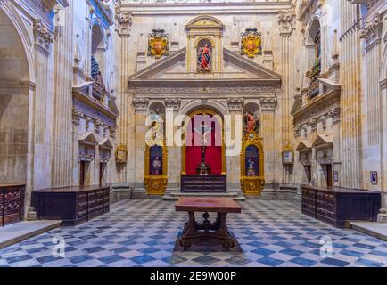 SALAMANCA, SPAGNA, 19 MAGGIO 2019: Interno del Convento di San Esteban a Salamanca, Spagna Foto Stock