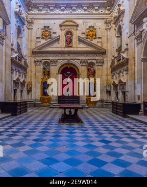 SALAMANCA, SPAGNA, 19 MAGGIO 2019: Interno del Convento di San Esteban a Salamanca, Spagna Foto Stock