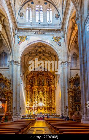 SALAMANCA, SPAGNA, 19 MAGGIO 2019: Interno del Convento di San Esteban a Salamanca, Spagna Foto Stock