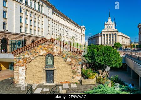 Sveta Petka e piazza largo a Sofia, Bulgaria Foto Stock