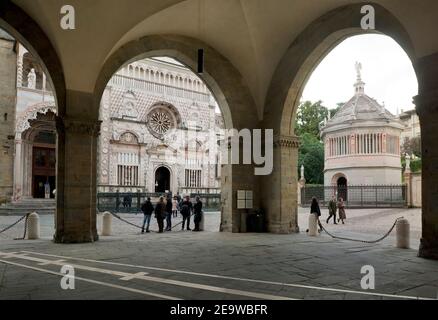 BERGAMO, LOMBARDIA, ITALIA - 05 novembre 2019 Basilica di Santa Maria maggiore, Capella Colleoni e Battistero a Città alta, Bergamo, Italia. Storico Foto Stock