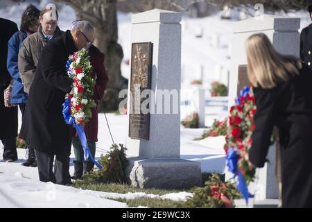 Giornata della memoria della NASA al Cimitero Nazionale di Arlington (24046286194). Foto Stock