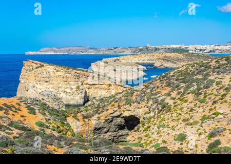 Ruvida costa di Isola di Comino e Malta Foto Stock