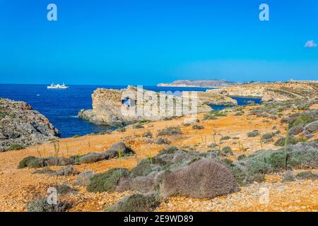 Ruvida costa di Isola di Comino e Malta Foto Stock