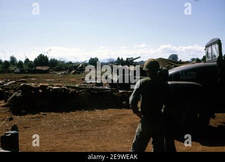 USA Vietnam-Krieg US ARMY Selbstfahrgeschütz (Selbstfahrlafette) M110 203 mm - Guerra del Vietnam Esercito degli Stati Uniti Self-Propelled Gun M110 8 pollici Foto Stock