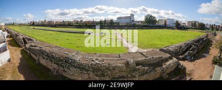 Tribuna nord della città imperiale Circus di Emerita Augusta, Merida, Spagna. Uno dei più grandi dell'Impero Romano Foto Stock