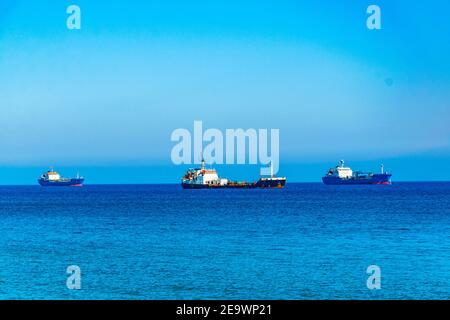 Navi commerciali in arrivo a Limassol su Cipro Foto Stock