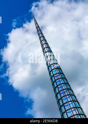 A Needle Woman: Galaxy era una memoria, la Terra è un dettaglio souvenir di una scultura conica realizzata dall'artista sudcoreano Kimsooja nel 2014 Foto Stock